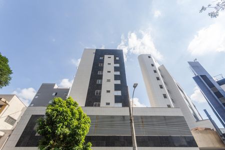 Apartamento para alugar com 62m², 2 quartos e 1 vagaFachada