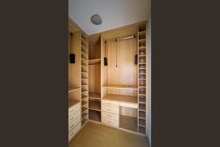Apartamento à venda com 200m², 4 quartos e 2 vagasCloset