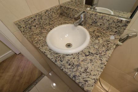 Apartamento à venda com 64m², 2 quartos e 1 vagaBanheiro da Suíte - Pia