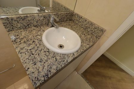 Apartamento à venda com 64m², 2 quartos e 1 vagaBanheiro Social - Pia