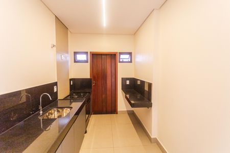 Apartamento para alugar com 200m², 4 quartos e 3 vagas Apartamento para alugar com 200m², 4 quartos e 3 vagasÁrea comum - Cozinha do Salão de festas