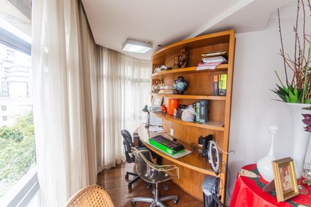 Sala 1 de apartamento para alugar com 4 quartos, 200m² em Lourdes, Belo Horizonte