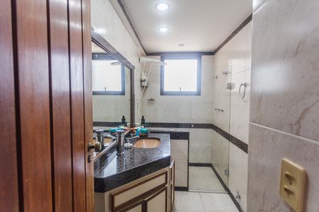 Apartamento para alugar com 200m², 4 quartos e 3 vagas Apartamento para alugar com 200m², 4 quartos e 3 vagasBanheiro Social