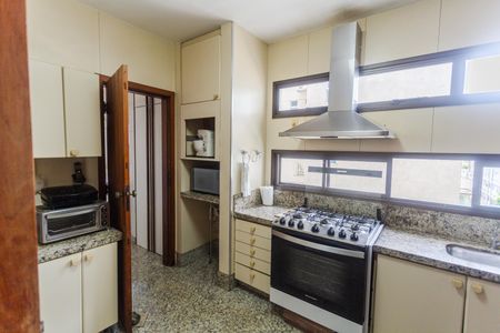 Apartamento para alugar com 200m², 4 quartos e 3 vagas Apartamento para alugar com 200m², 4 quartos e 3 vagasCozinha