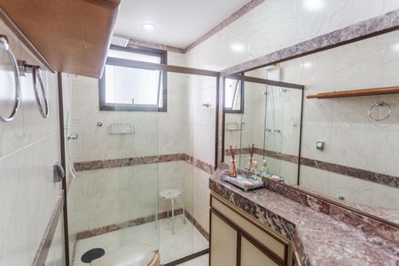 Apartamento para alugar com 200m², 4 quartos e 3 vagas Apartamento para alugar com 200m², 4 quartos e 3 vagasBanheiro da Suíte 2
