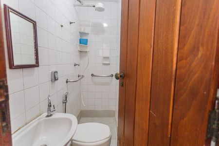 Apartamento para alugar com 200m², 4 quartos e 3 vagas Apartamento para alugar com 200m², 4 quartos e 3 vagasBanheiro de serviço
