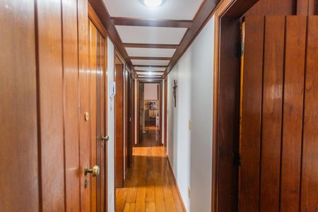 Apartamento para alugar com 200m², 4 quartos e 3 vagas Apartamento para alugar com 200m², 4 quartos e 3 vagasCorredor