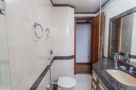 Apartamento para alugar com 200m², 4 quartos e 3 vagas Apartamento para alugar com 200m², 4 quartos e 3 vagasBanheiro Social