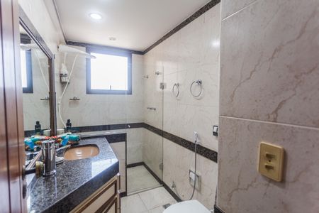 Apartamento para alugar com 200m², 4 quartos e 3 vagas Apartamento para alugar com 200m², 4 quartos e 3 vagasBanheiro Social