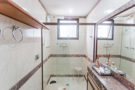 Apartamento para alugar com 200m², 4 quartos e 3 vagas Apartamento para alugar com 200m², 4 quartos e 3 vagasBanheiro da Suíte 2