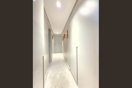 Apartamento para alugar com 147m², 3 quartos e 4 vagasCorredor- Roupeiro 