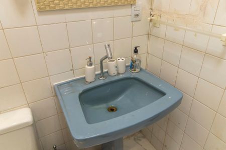 Apartamento à venda com 195m², 4 quartos e sem vagaBanheiro social