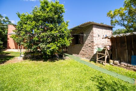 Casa à venda com 100m², 3 quartos e 15 vagas Casa à venda com 100m², 3 quartos e 15 vagasQuintal