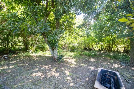 Casa à venda com 100m², 3 quartos e 15 vagas Casa à venda com 100m², 3 quartos e 15 vagasQuintal