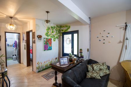 Casa à venda com 100m², 3 quartos e 15 vagas Casa à venda com 100m², 3 quartos e 15 vagasSala