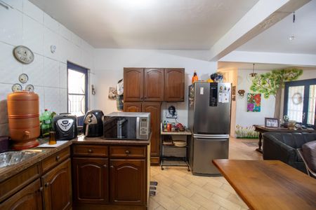 Casa à venda com 100m², 3 quartos e 15 vagas Casa à venda com 100m², 3 quartos e 15 vagasCozinha