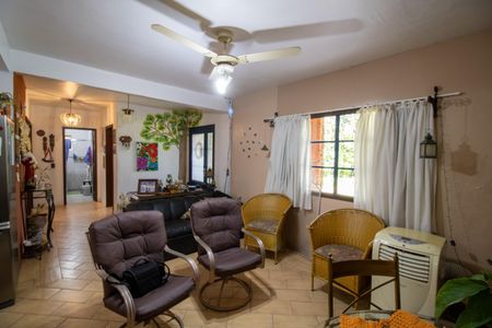 Sala de casa à venda com 3 quartos, 100m² em Vila Nova, Porto Alegre