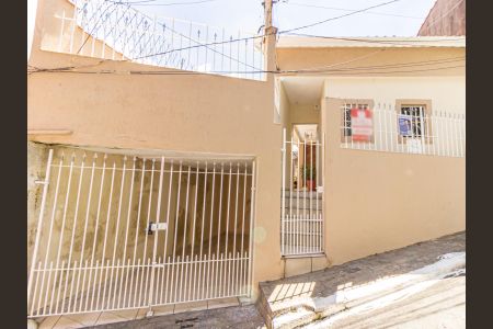 Casa para alugar com 240m², 3 quartos e 1 vaga Casa para alugar com 240m², 3 quartos e 1 vagaFachada