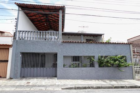 Casa à venda com 300m², 4 quartos e 2 vagasFachada