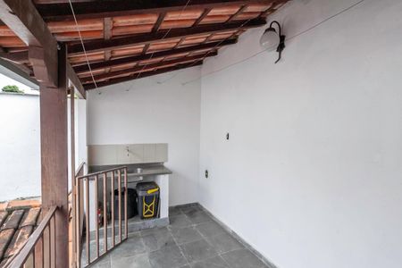 Casa à venda com 300m², 4 quartos e 2 vagasVaranda