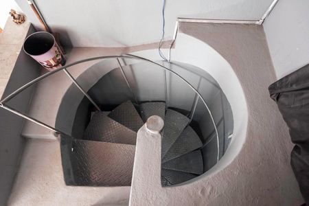 Casa à venda com 300m², 4 quartos e 2 vagasEscada