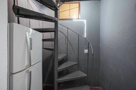 Casa à venda com 300m², 4 quartos e 2 vagasEscada