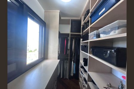 Apartamento à venda com 81m², 2 quartos e 2 vagas Apartamento à venda com 81m², 2 quartos e 2 vagasCloset Quarto 1 - Suíte