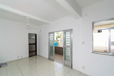 Casa 08 - Sala de casa à venda com 4 quartos, 240m² em Olaria, Rio de Janeiro