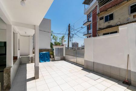 Casa à venda com 240m², 4 quartos e 1 vagaCasa 08 - Varanda e Garagem
