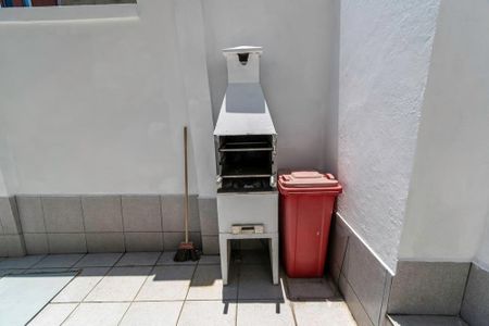 Casa à venda com 240m², 4 quartos e 1 vagaCasa 08 - Varanda - Churrasqueira