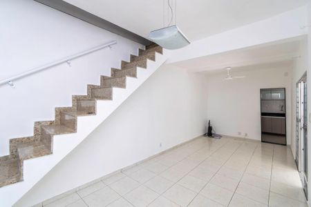 Casa 08 - Sala de casa à venda com 4 quartos, 240m² em Olaria, Rio de Janeiro