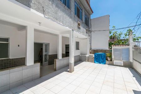 Casa à venda com 240m², 4 quartos e 1 vagaCasa 08 - Varanda e Garagem