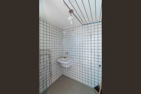 Casa à venda com 240m², 4 quartos e 1 vagaCasa 08 - Área de serviço