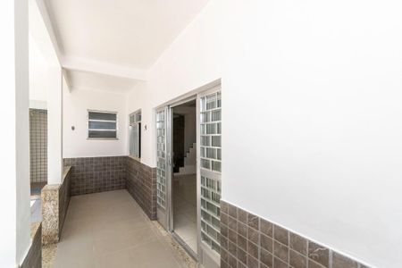 Casa à venda com 240m², 4 quartos e 1 vagaCasa 08 - Varanda da Sala