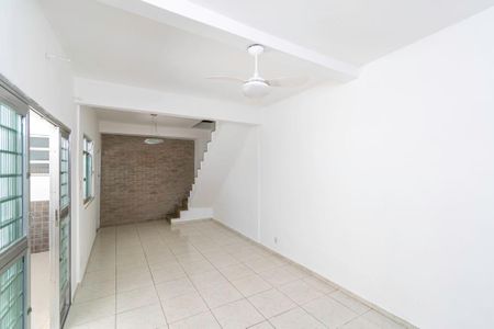 Casa à venda com 240m², 4 quartos e 1 vagaCasa 08 - Sala