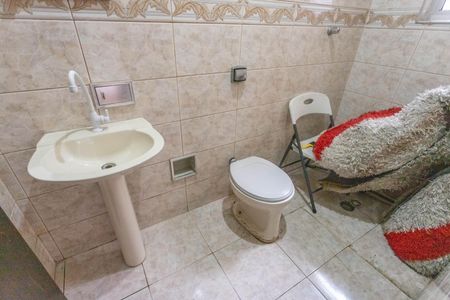 Casa à venda com 300m², 4 quartos e 2 vagasBanheiro de serviço 