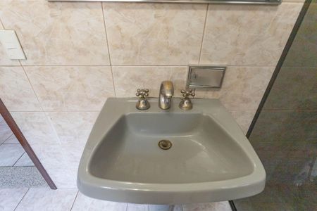 Casa à venda com 300m², 4 quartos e 2 vagasBanheiro social 1