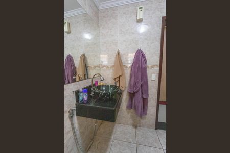 Casa à venda com 300m², 4 quartos e 2 vagasBanheiro social 2