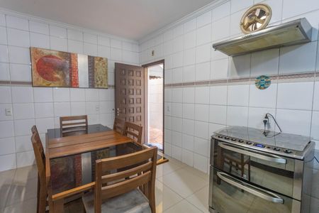 Casa à venda com 300m², 4 quartos e 2 vagasCopa