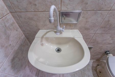 Casa à venda com 300m², 4 quartos e 2 vagasBanheiro de serviço 