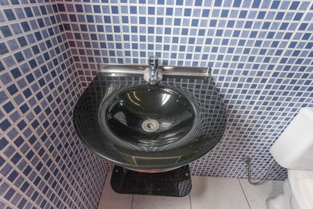 Casa à venda com 300m², 4 quartos e 2 vagasBanheiro da suíte 2 