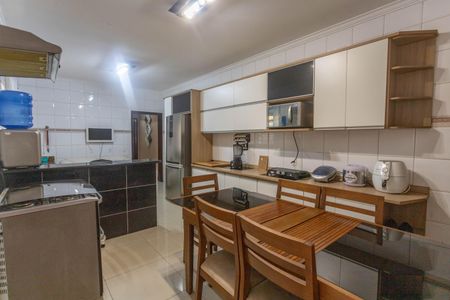 Casa à venda com 300m², 4 quartos e 2 vagasCopa