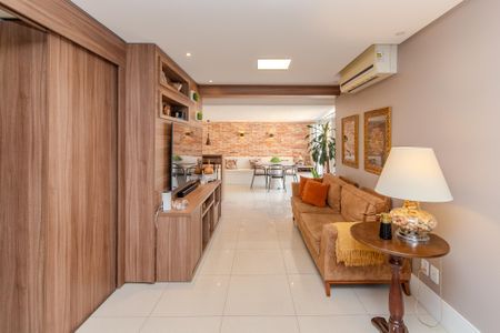 Sala de apartamento à venda com 3 quartos, 200m² em Santana, Porto Alegre