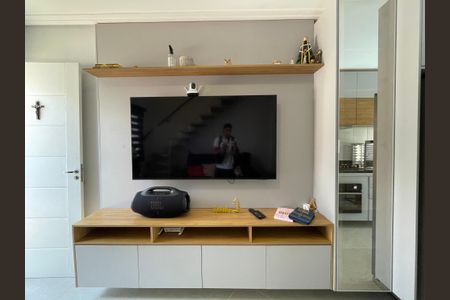 Sala de casa de condomínio para alugar com 2 quartos, 60m² em Chácara Ondas Verdes, Cotia