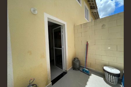 Casa de condomínio para alugar com 60m², 2 quartos e 1 vagaQuintal