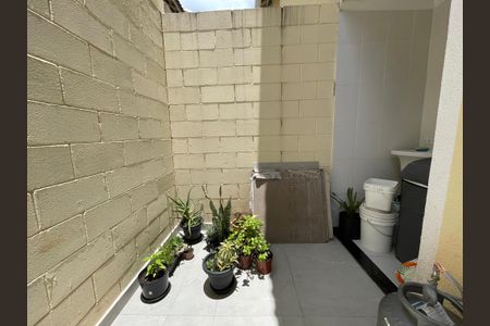 Casa de condomínio para alugar com 60m², 2 quartos e 1 vagaQuintal