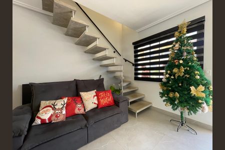 Sala de casa de condomínio para alugar com 2 quartos, 60m² em Chácara Ondas Verdes, Cotia