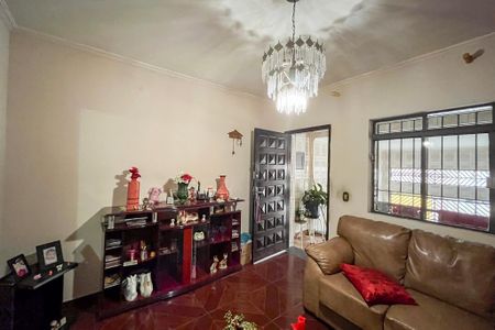 Casa à venda com 170m², 2 quartos e 2 vagasSala