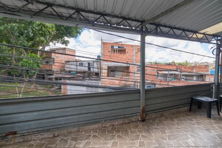 Casa à venda com 90m², 2 quartos e 3 vagas Casa à venda com 90m², 2 quartos e 3 vagasÁrea de Serviço/Varanda/Quintal vista
