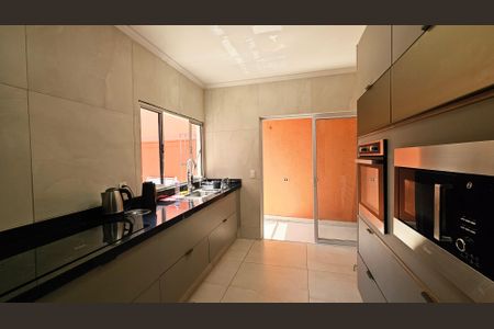 Casa à venda com 3 quartos, 288m² em Jardim da Fonte, Jundiaí